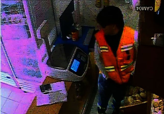 “Trabajando”. El condenado por robos calificados debía estar en una gomería en su salida socio laboral