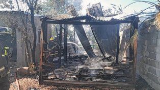 Un incendio destruyó una casilla de madera en la ciudad de Chajarí. La familia perdió todas sus pertenencias.&nbsp;