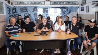 Ex combatientes y autoridades, en la&nbsp; presentación de la vigilia que se realizará este lunes.