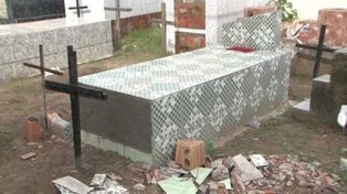 Murió cuando intentaba salir del ataúd donde fue enterrada
