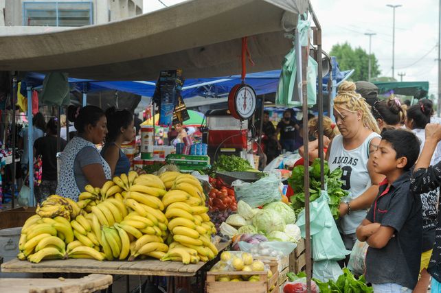 Parar la olla. Las ferias vienen creciendo en Rosario y son el único sustento de muchas familias