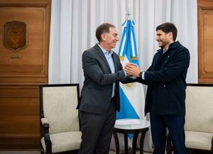 Madura un encuentro estratégico entre Pullaro y Santilli: el futuro de las Paso
