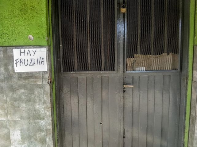 La verdulería de Cerrito al 7100 recibió al menos diez balazos en un ataque que también afectó a otro comercio y una vivienda vecina.&nbsp;