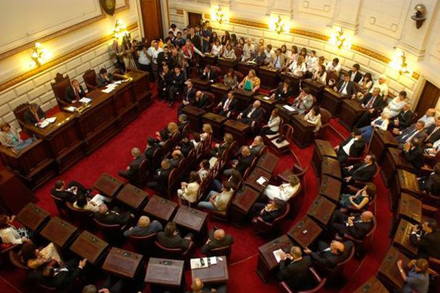 Legisladores proponen premiar a los contribuyentes cumplidores