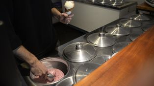 La idea es incentivar el consumo de helado en los días de menor venta y promover que la gente vuelva a consumir en las heladerías de su barrio.