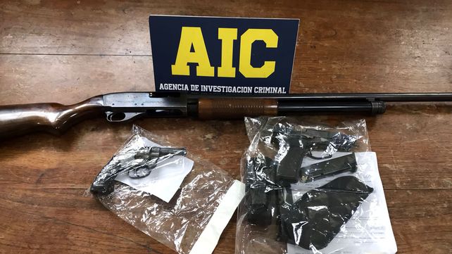 Las armas incautadas por la AIC en los allanamientos ordenados por la fiscal González.