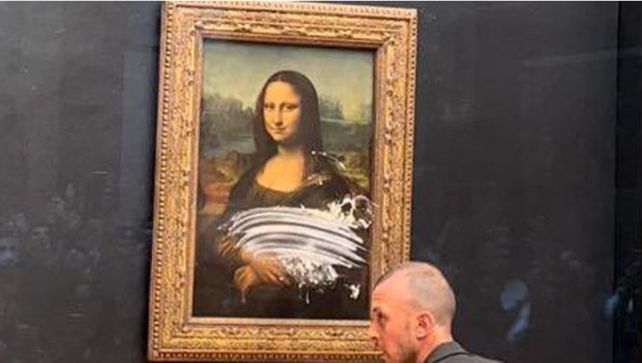 Videos: le tiraron una torta al cuadro de La Gioconda en el Museo de Louvre