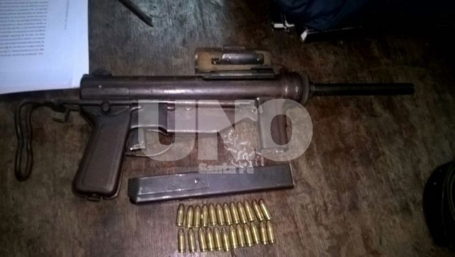 Rosario: feroz tiroteo con secuestro de una ametralladora con 24 balas en el barrio La Lata