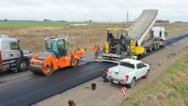 Rogelio Frigerio firmó convenios con comunas y municipios para continuar con el Plan de Mantenimiento y Conservación Vial de rutas provinciales a través de DPV