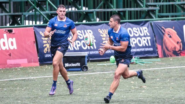 El paranaense Tomás Sigura se prepara para recibir la guinda en el entrenamiento de Capibaras XV.