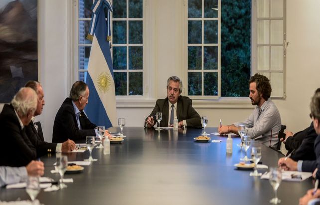 Mesa. El presidente mantuvo una reunión con representantes de la Unión Industrial Argentina (UIA).