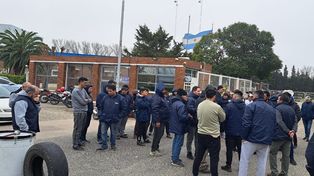 Los trabajadores reclaman la actualización salarial. Hubo 20 despidos.