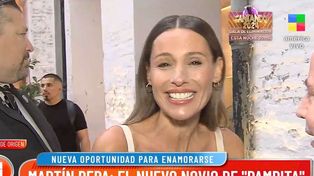 El móvil de Intrusos entrevisto a Pampita.