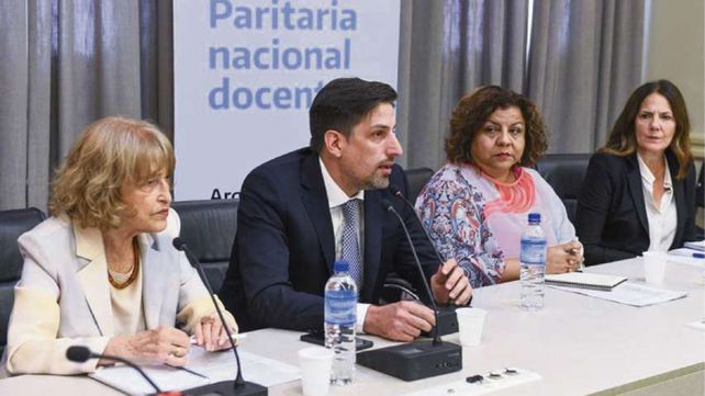 Paritaria docente: la Rosada ofrecerá un piso salarial de 23.000 pesos
