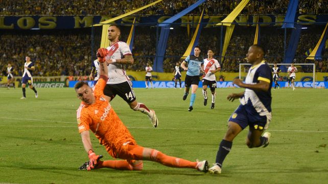 Campaz definir de manera magistral en el triunfo ante River, el partido con el que Central cerró un 2023 brillante en Arroyito.
