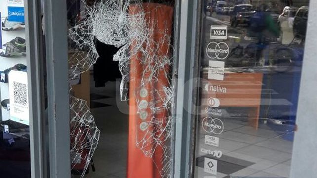 Un comercio de indumentaria deportiva sufrió su tercer robo en tan sólo 35 días Un comercio de indumentaria deportiva sufrió su tercer robo en tan sólo 35 días