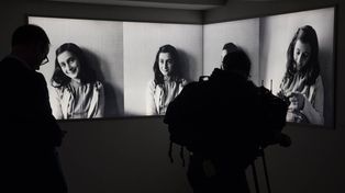 Anna Frank en una serie de fotos que le tomó el padre y que se preservan en su museo de Amsterdam.