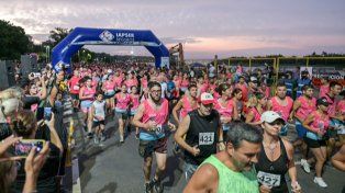Este sábado desde las 20 horas se realizará la Carrera Nocturna de Paraná, que partirá desde el Anfiteatro Héctor Santángelo. Para garantizar el paso de los atletas, la Municipalidad determinó un operativo de tránsito que incluye corte de calles y restricciones en el estacionamiento.&nbsp;