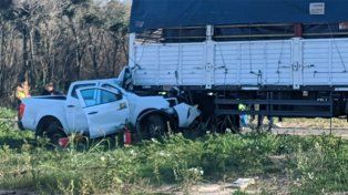 El conductor de la camioneta murió al chocar contra un acoplado que se desprendió de un camión. El hombre no pudo evitar la colisión. Ocurrió en Concordia