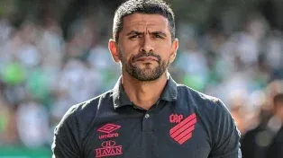 Lucho González dirigirá Paranaense en la revancha contra Racing