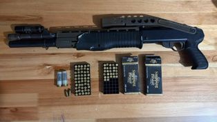 Zona oeste: detuvieron a un hombre que estaba disparando desde la terraza de su casa