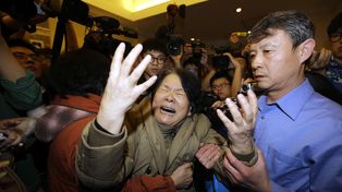 La desesperación de los familiares de los pasajeros del vuelo MH370