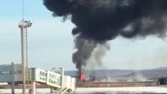 El avión se precipitó por causas aún desconocidas.