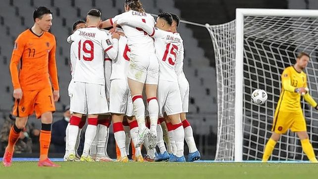 Turquía dio la nota al golear a Holanda por las Eliminatorias europeas rumbo a Qatar.&nbsp;