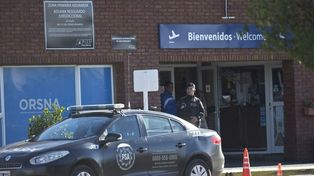 Confirmaron que hay restos humanos dentro del avión caído en el Delta