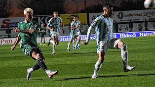Atlético Tucumán defiende la punta ante Sarmiento.