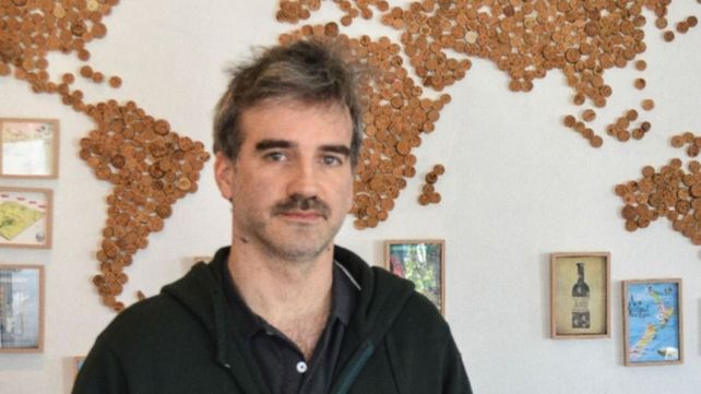 El uruguayo Daniel Hendler compartirá el espacio con Estévez.