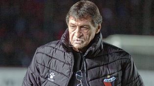 El entrenador de Colón Julio César Falcioni recibió duras críticas que supo silenciar cumpliendo con el objetivo más importante.