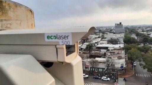 Rafaela lanzó un plan para ahuyentar palomas del centro de la ciudad con un ecoláser: de qué se trata