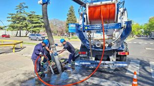 La empresa puede utilizar hasta siete camiones para prevenir anegamientos.
