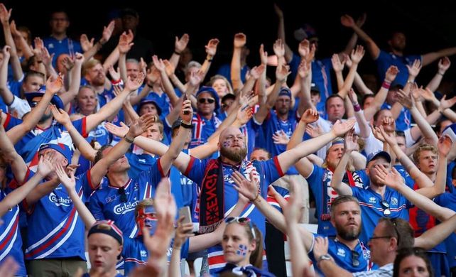 Cómo la atmósfera de la afición afecta partidos de fútbol y apuestas