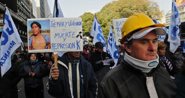 Despiden a los cuatro muertos por la represi&oacute;n en Jujuy y la CCC mantiene ocupado el predio
