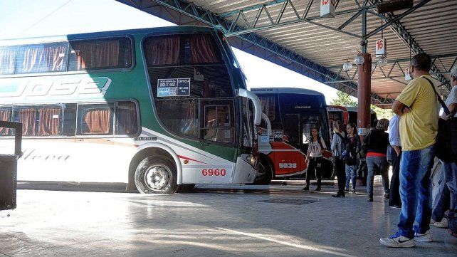 El Gobierno liberó el sistema de control de equipajes y encomiendas en el transporte de pasajeros de larga distancia en colectivos y micros El Gobierno liberó el sistema de control de equipajes y encomiendas en el transporte de pasajeros de larga distancia en colectivos y micros