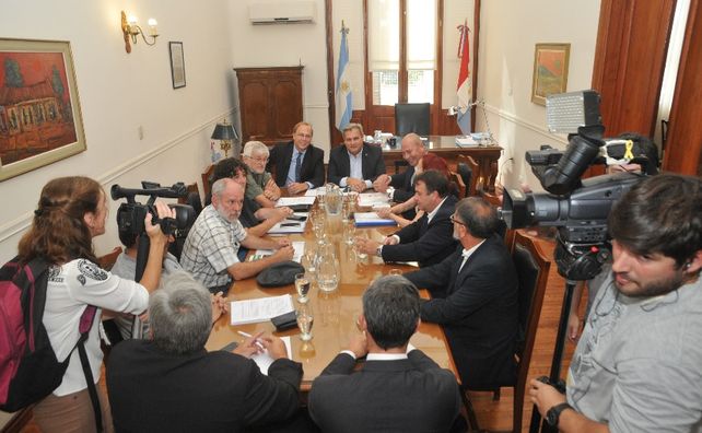 La provincia elevó a un 18 por ciento el aumento salarial a estatales y a pagar en dos veces