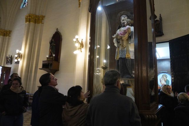 Violencia sin fin, pedidos, agradecimientos, rezos y una insólita escasez