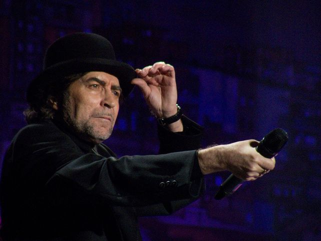Sabina cambió la letra de una canción para manifestarse contra el referéndum y defender a Serrat