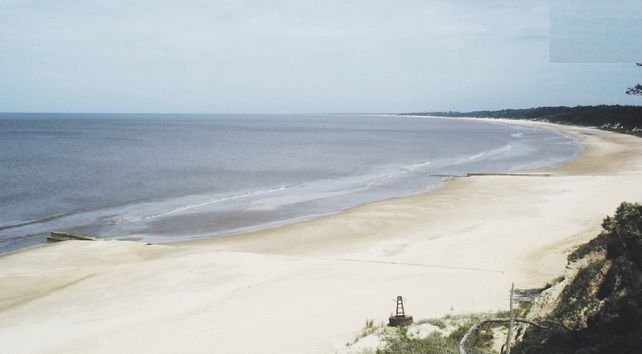 Las extensas playas son la perla de la Costa de Oro.