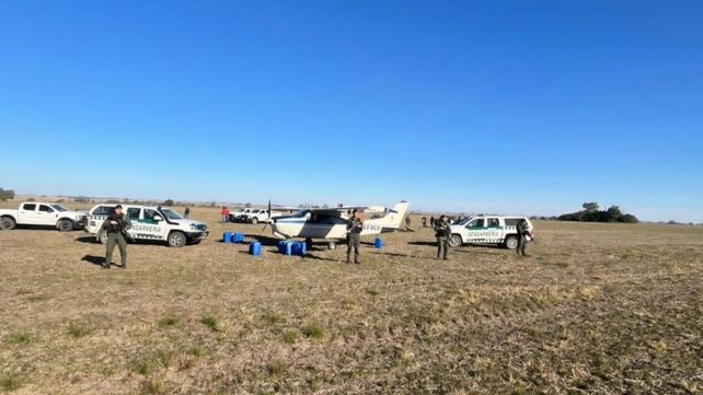 Gendarmería se tiroteó con narcos que esperaban un avión en Villa Eloísa&nbsp; y un suboficial resultó herido durante la persecución
