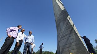 Parque de la Constitución: ya están en pie las esculturas de los poderes del Estado