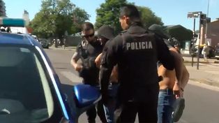 Los sospechosos detenidos con inhibidores de alarma. Fue este miércoles frente a la Terminal de Omnibus.&nbsp;