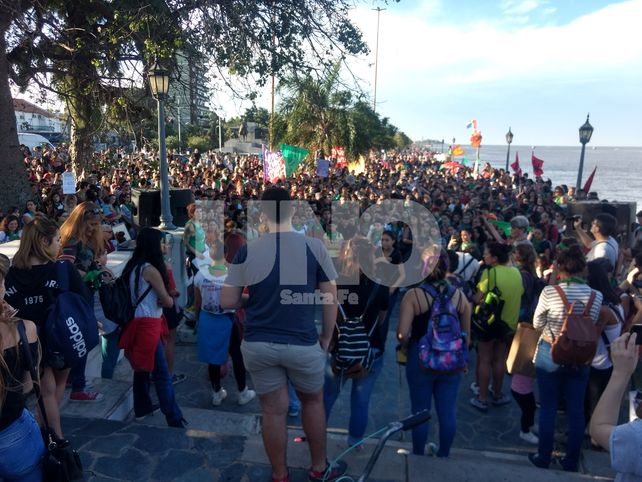 Pañuelazo en la Costanera por la despenalización del aborto