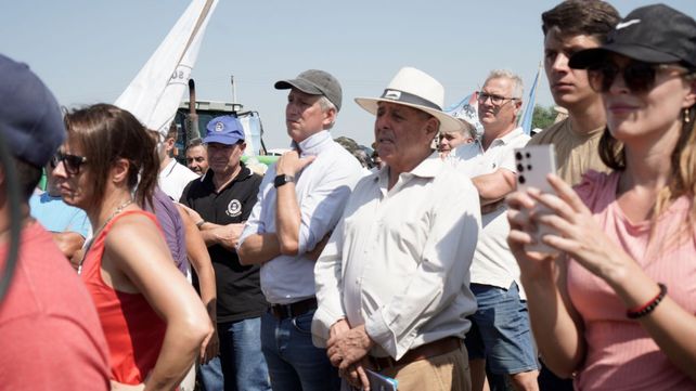 Alfredo De Angelis participó de la asamblea de FAA que se realizó a la vera de la autopista Rosario-Buenos Aire