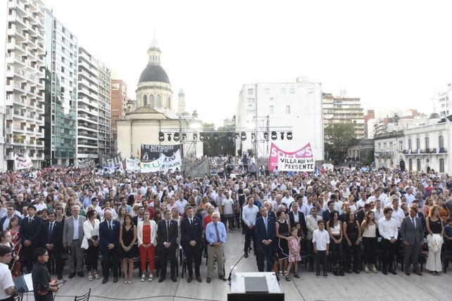 Con un emotivo discurso, Javkin trazó los lineamientos de su gestión