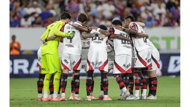 Flamengo cayó ante Fortaleza y llega golpeado al duelo ante Racing