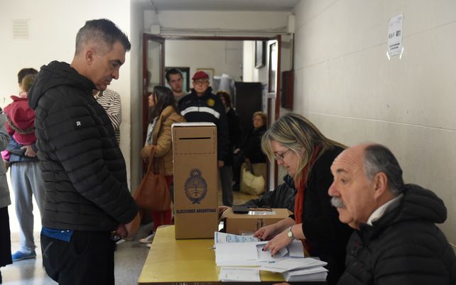 Cerró la votación y a partir de las 21 se esperan los primeros resultados