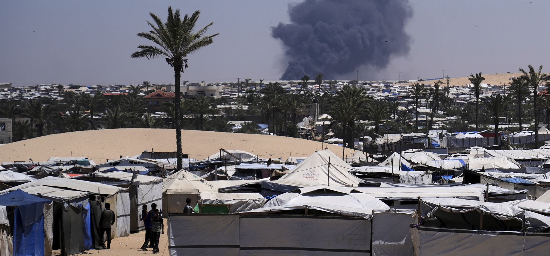 El Humo se eleva tras un ataque aéreo del ejército israelí al sur de Khan Younis, Gaza, el miércoles 21 de mayo de 2025. (Foto AP/Abdel Kareem Hana) El Humo se eleva tras un ataque aéreo del ejército israelí al sur de Khan Younis, Gaza, el miércoles 21 de mayo de 2025. (Foto AP/Abdel Kareem Hana)